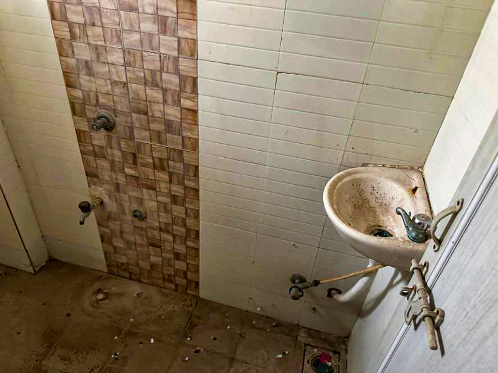 Flat for Sale in SHRINATH RESIDENCY, FLAT IN SHRINATH RESIDENCY, VATVA, DASCROI, AHMEDABAD, Ahmedabad image 11 of 14 in Ahmedabad, Ahmedabad | Bank of India auction property