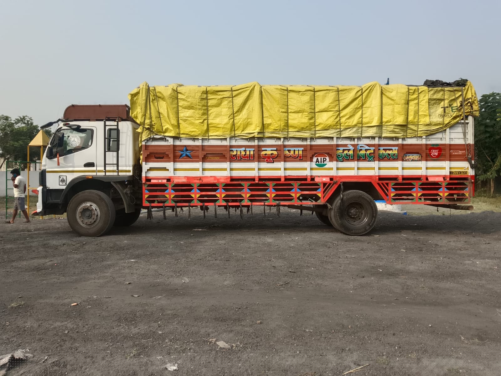 GOODS CARRIER TRUCK for Sale in Paratwada image 2 of 2 in Paratwada, Amravati | Bank of Baroda auction property