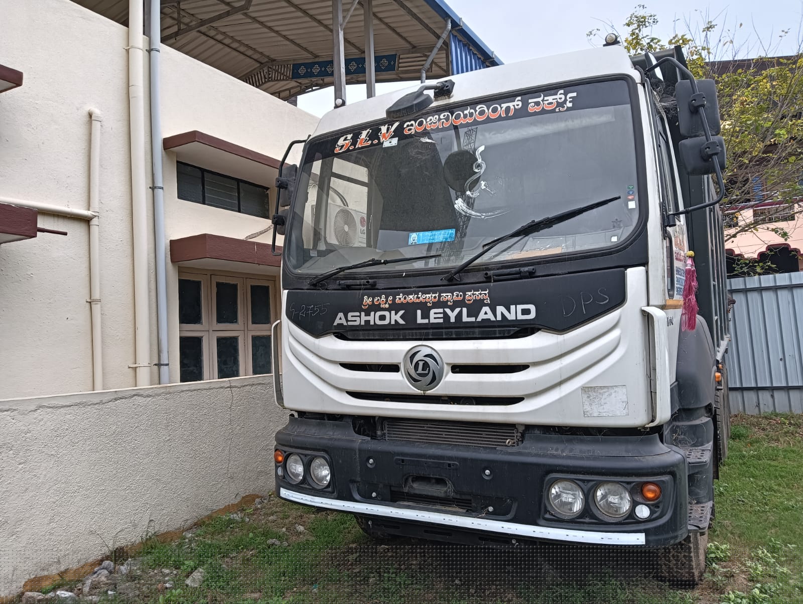COMMERCIAL VEHICLE for Sale in Arsikere