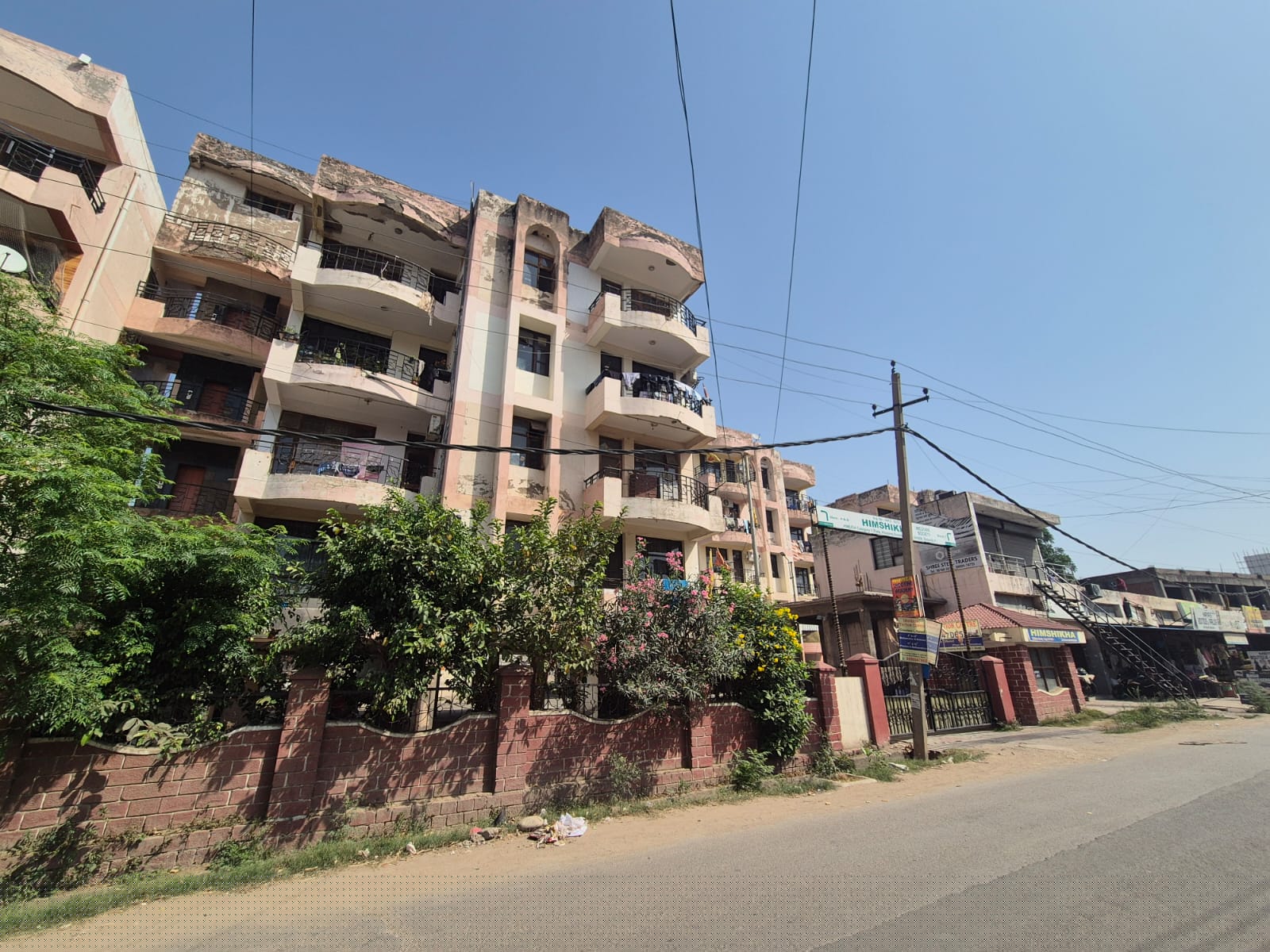 Flat for Sale in Housing Board Colony, Baddi image 2 of 3 in Baddi, Solan | UCO Bank auction property