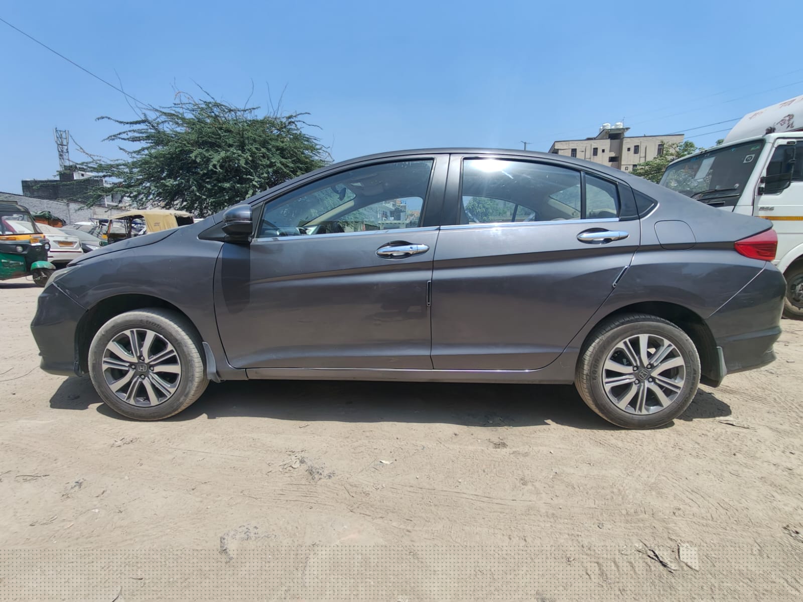 State Bank of India Auctions for Residential property in New Delhi, Delhi